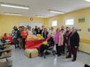 Donació de mantes dels tallers de manualitats de gent gran a Creu Roja
